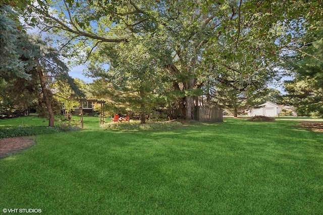33 E Maple Ave, Cortland, IL 60112 - view of green lawn