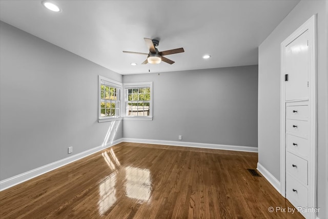 empty room featuring dark hardwood / wood-style floors and ceiling fan