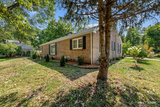 view of front of home featuring a front yard