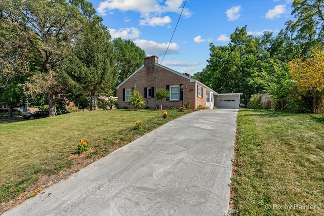 view of front of house featuring a front lawn