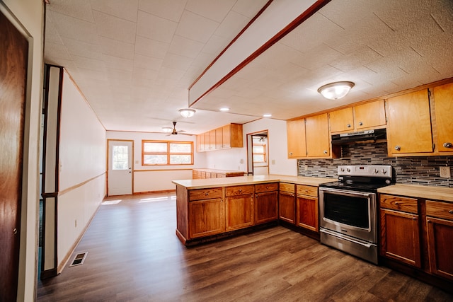 kitchen featuring kitchen peninsula, electric stove, tasteful backsplash, and dark hardwood / wood-style flooring