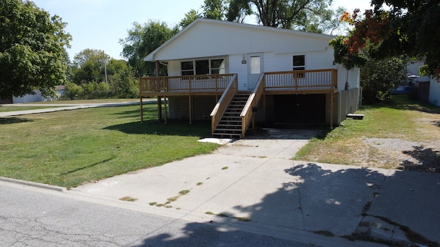 view of front of house featuring a deck and a front lawn