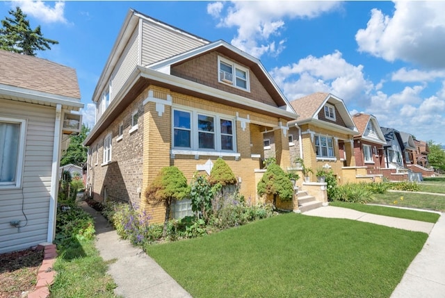 view of front facade with a front lawn