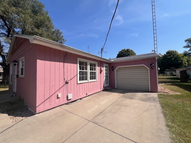 view of front facade with a front yard and a garage