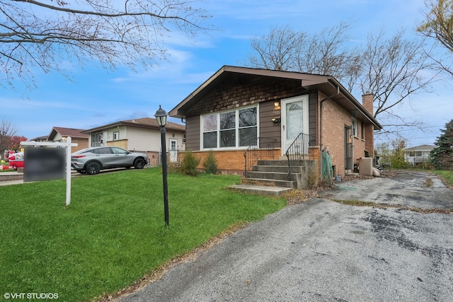 view of front of home with a front lawn