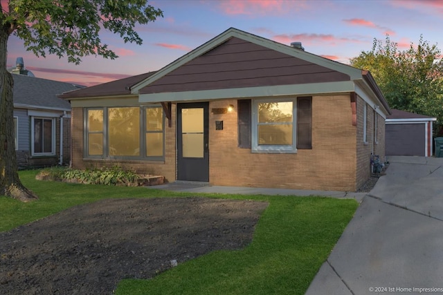 view of front of home featuring a lawn and a garage