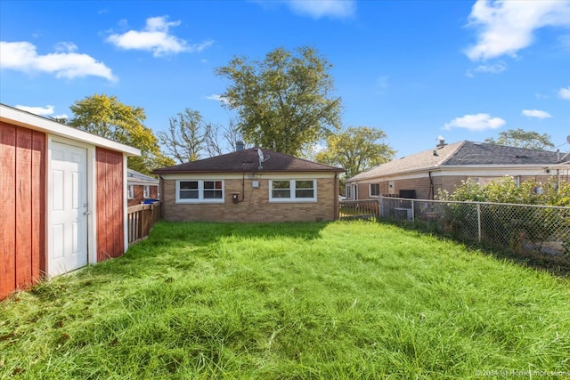 view of yard with a shed