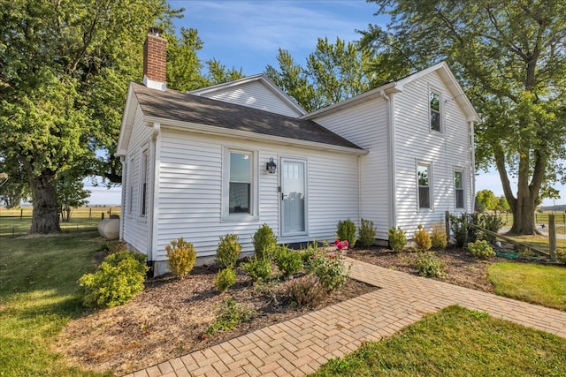 view of front of house with a front lawn