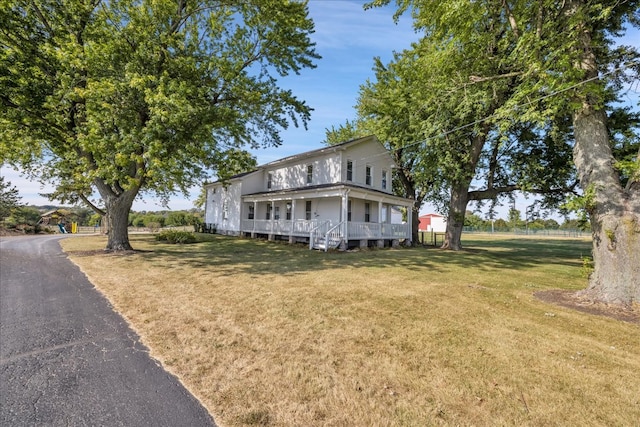 view of front of house with a front lawn