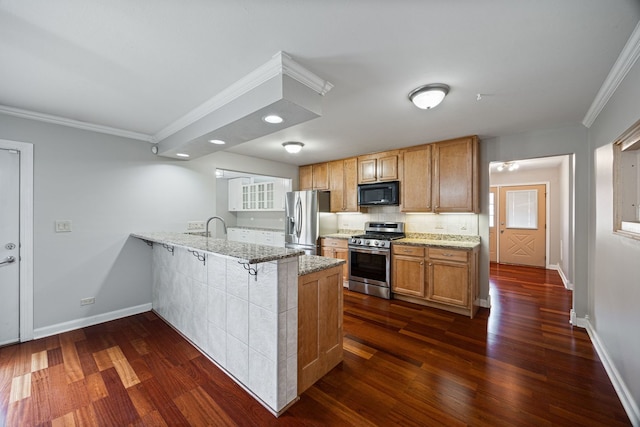 kitchen with crown molding, appliances with stainless steel finishes, dark hardwood / wood-style flooring, and kitchen peninsula