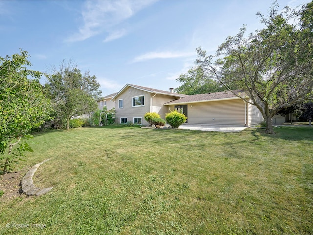 view of front of home with a front lawn