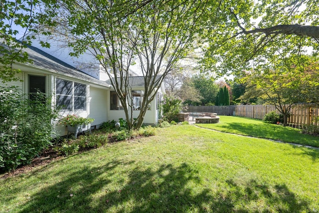 view of yard featuring a fire pit