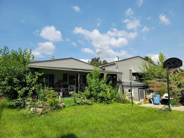 back of house featuring a yard