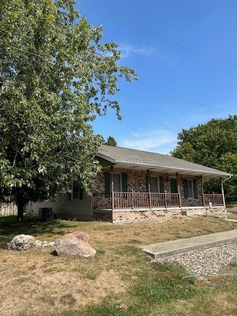 view of front of home featuring a porch