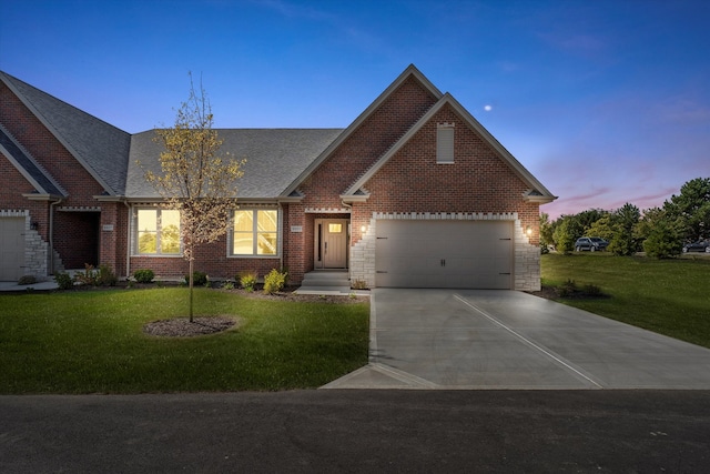 view of front of house featuring a yard