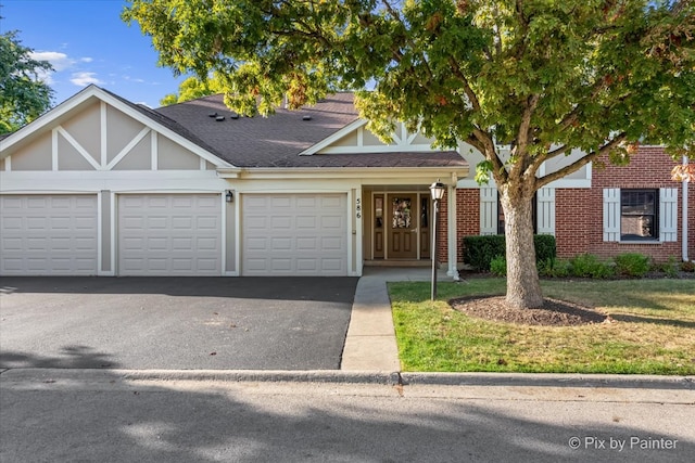 view of front facade with a garage and a front yard