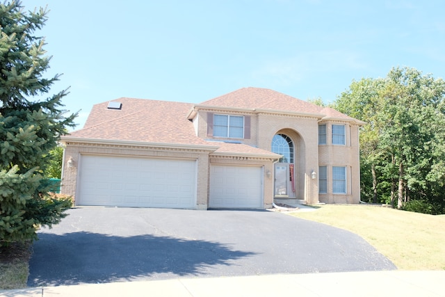 view of front facade with a front yard