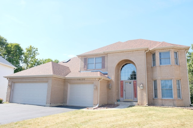 view of front of property with a front yard