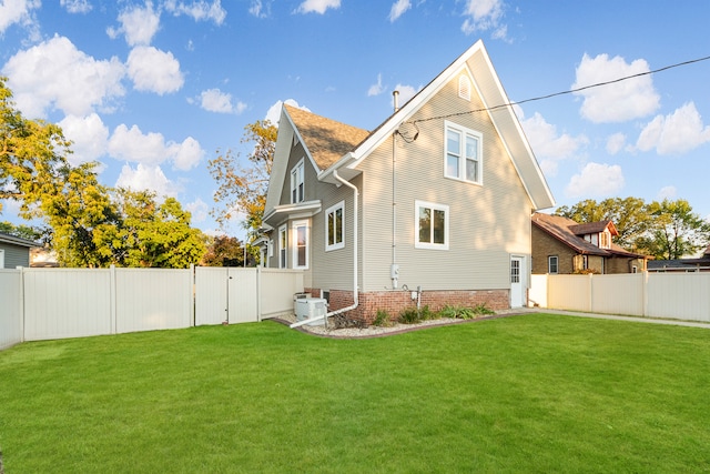 back of house featuring a yard