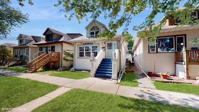 view of front of property featuring a front yard