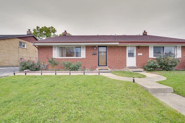 single story home featuring a front yard