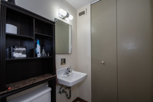 bathroom featuring toilet