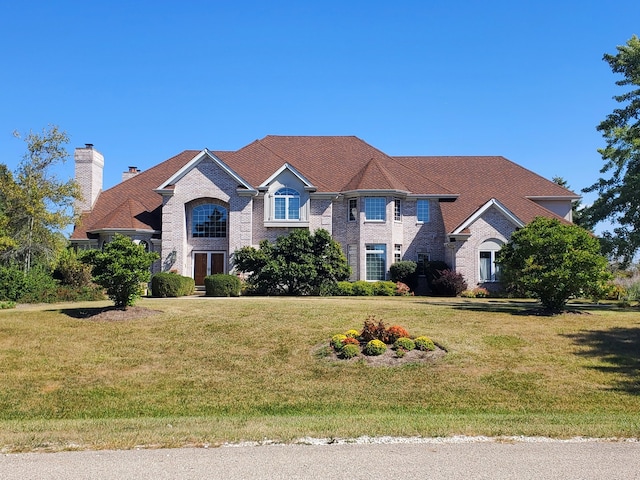 view of front of house with a front lawn