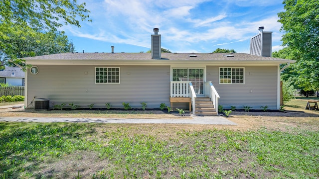 view of front of home with a front yard