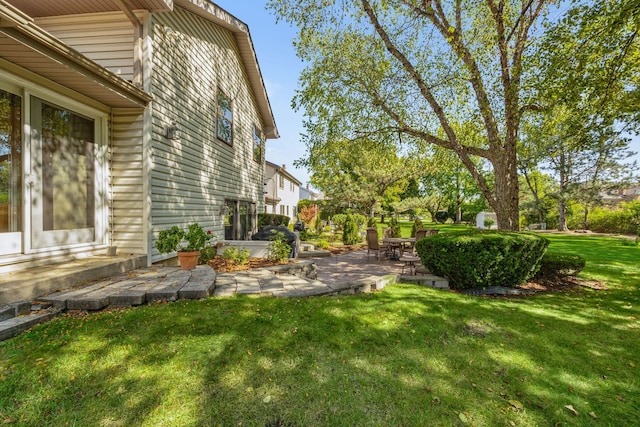 view of yard featuring a patio