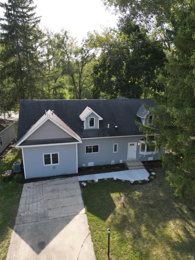 view of front of home featuring central AC unit and a front lawn