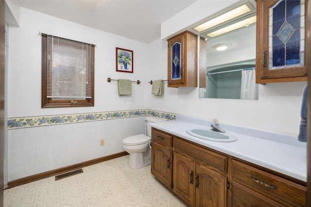 bathroom featuring vanity, a shower with curtain, and toilet