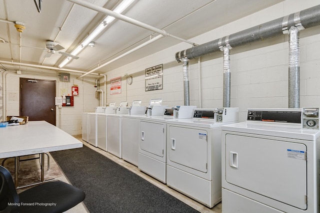 laundry room featuring washer and dryer and ceiling fan