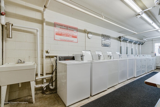 laundry area featuring sink and washing machine and clothes dryer