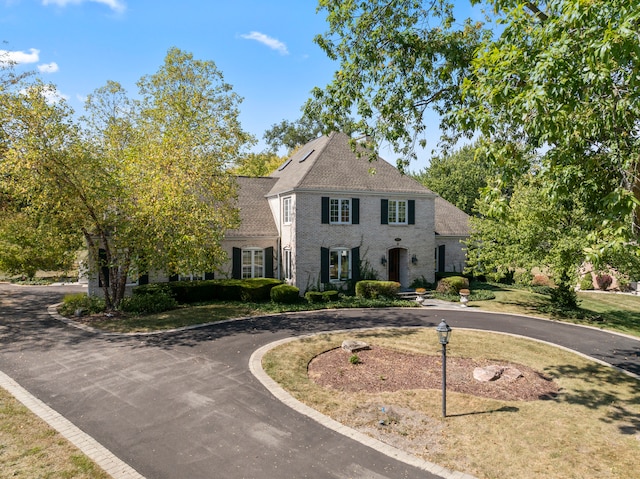 view of front of property with a front yard