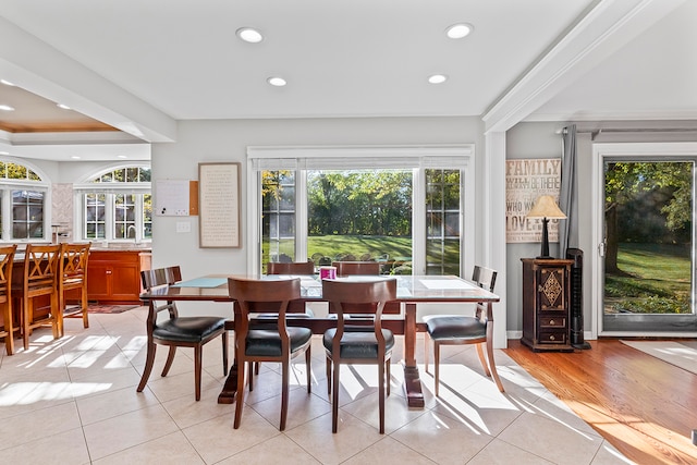 dining room featuring light hardwood / wood-style flooring and ornamental molding