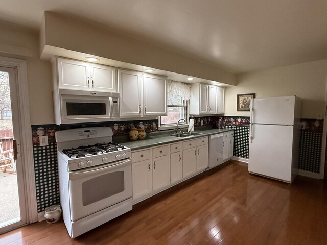 dining area featuring ceiling fan and light hardwood / wood-style floors