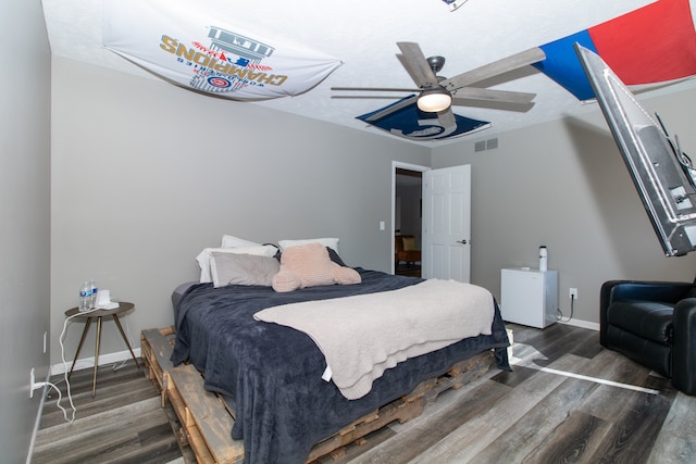 bedroom featuring dark wood-type flooring and ceiling fan