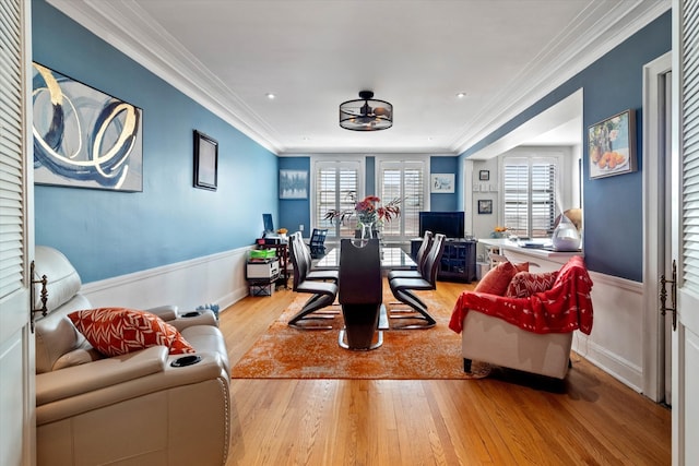 living room with light wood-type flooring and crown molding