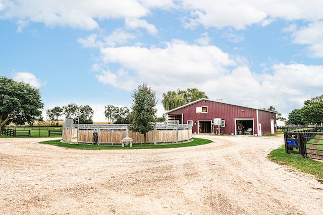 view of front of house featuring an outdoor structure