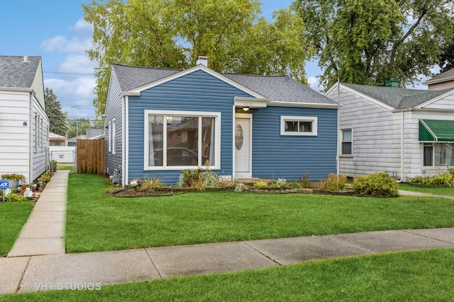 view of front of home featuring a front lawn