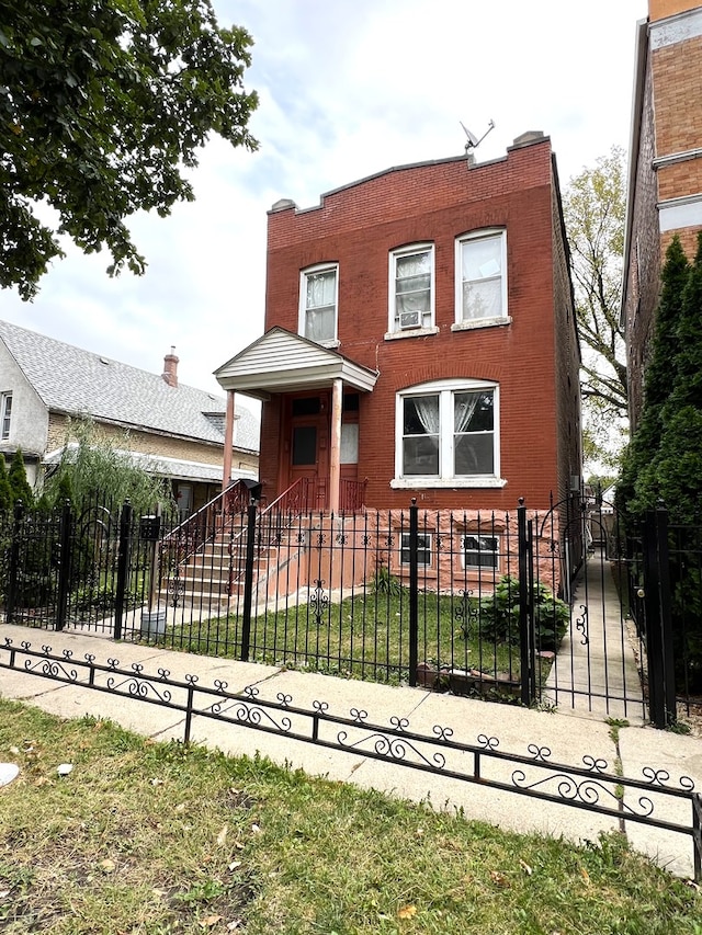 view of front of property with a front yard