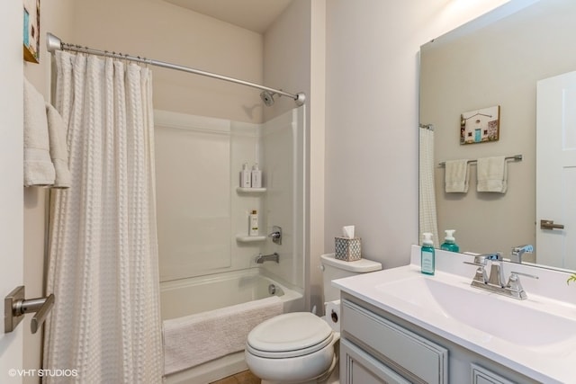 full bathroom featuring shower / tub combo with curtain, vanity, and toilet