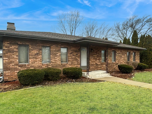 single story home with a front yard