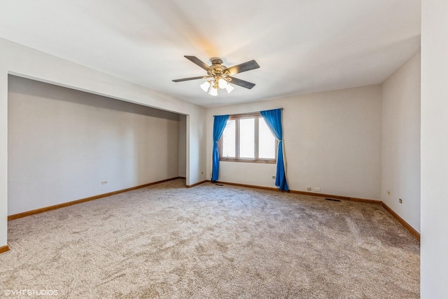 unfurnished room featuring light carpet and ceiling fan