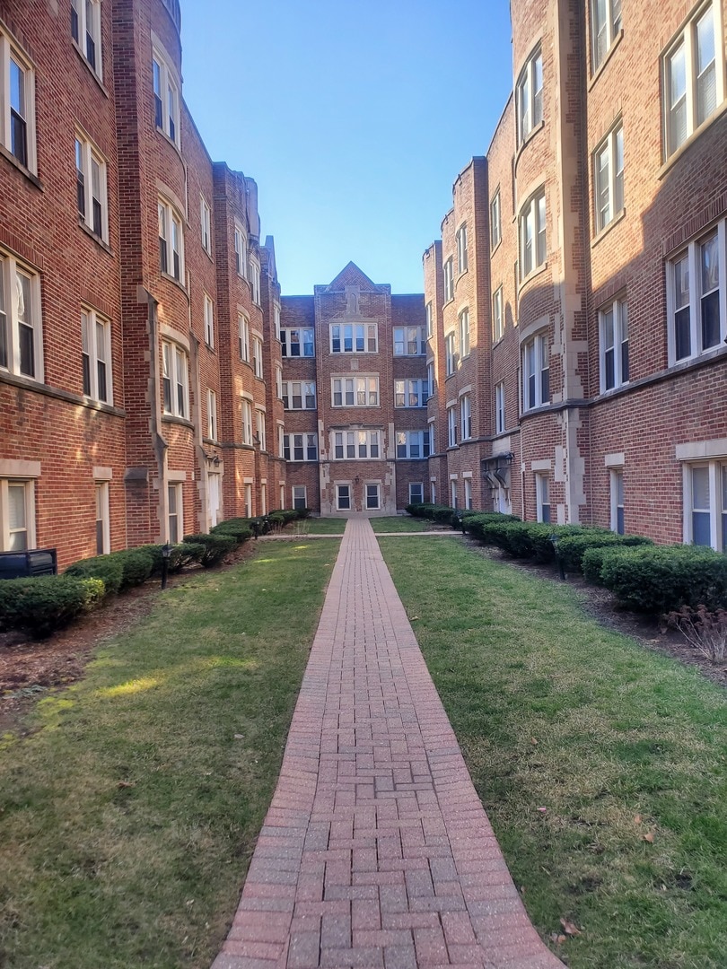 view of property's community featuring a yard