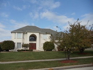 view of front of house with a front lawn