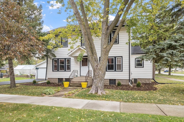 view of front of home featuring a front lawn