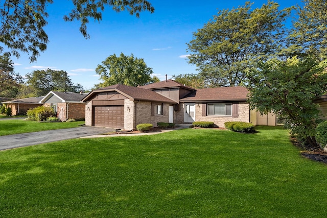 view of front facade featuring a garage and a front lawn