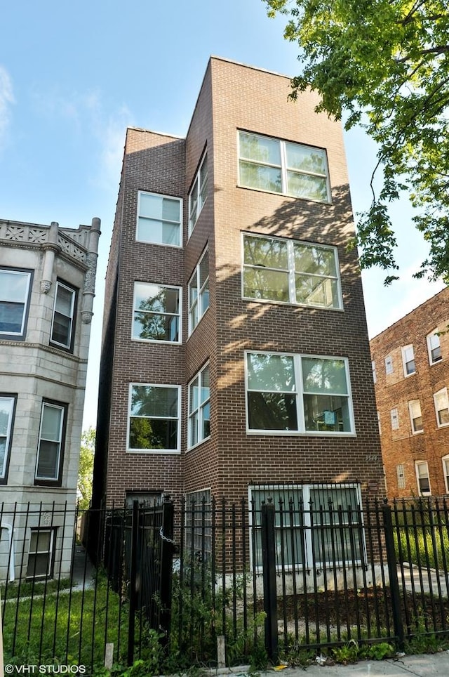 3544 W Douglas Blvd, Chicago, IL 60623 - view of building exterior featuring a fenced front yard