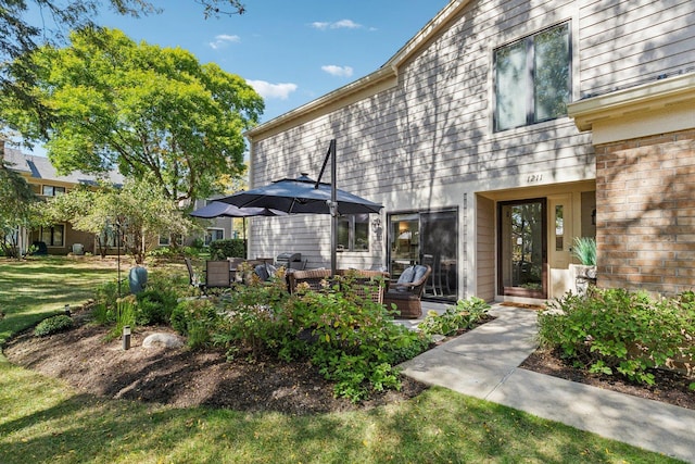 entrance to property featuring a yard